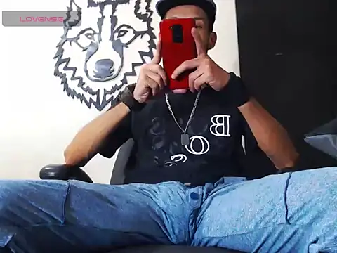 Snapshot of WOLFMONSTERDICK chatting on December 6, 5:09 am WOLFMONSTERDICK online show from December 6, 5:09 am