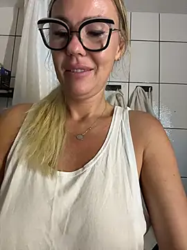 Snapshot of michele_nolimi chatting on July 2, 6:25 pm michele nolimi online show from July 2, 6:25 pm