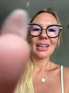 Snapshot of michele_nolimi chatting on July 3, 9:48 am michele nolimi online show from July 3, 9:48 am