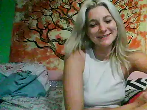 Snapshot of parislayd chatting on June 30, 6:58 am parislayd online show from June 30, 6:58 am