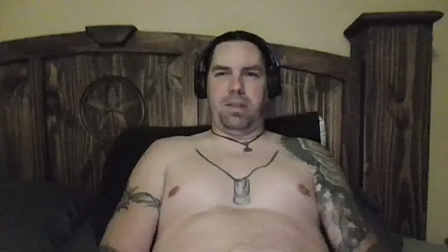Snapshot of BikerLipps85 chatting on July 1, 11:23 am BikerLipps85 online show from July 1, 11:23 am