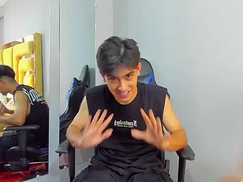 Snapshot of TaylerCruz chatting on July 1, 9:14 pm TaylerCruz online show from July 1, 9:14 pm