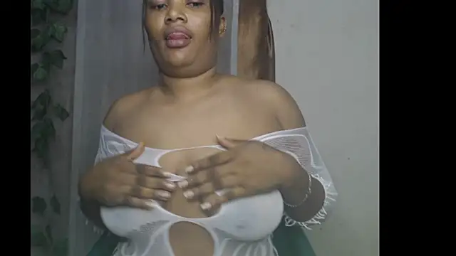 Snapshot of Kira_xkira chatting on July 4, 6:52 am Kira xkira online show from July 4, 6:52 am