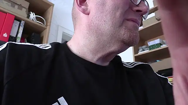 Snapshot of Tommolli chatting on July 17, 6:02 pm Tommolli online show from July 17, 6:02 pm