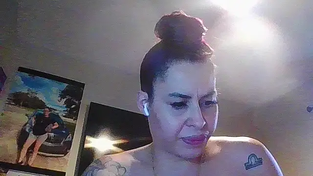 Snapshot of imisamoore69 chatting on November 24, 7:35 pm imisamoore69 online show from November 24, 7:35 pm