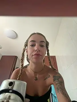 Snapshot of lunavelveett chatting on July 5, 4:25 pm lunavelveett online show from July 5, 4:25 pm