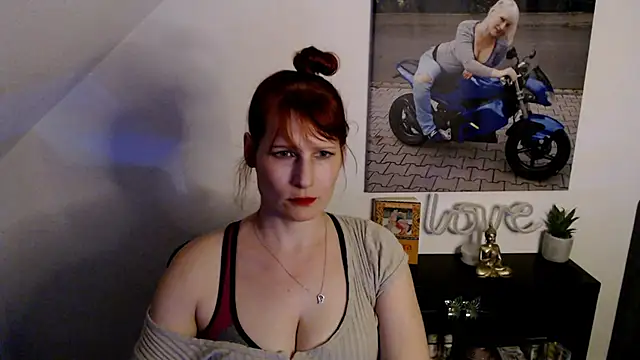 Snapshot of GileraBabe chatting on July 9, 6:45 pm GileraBabe online show from July 9, 6:45 pm