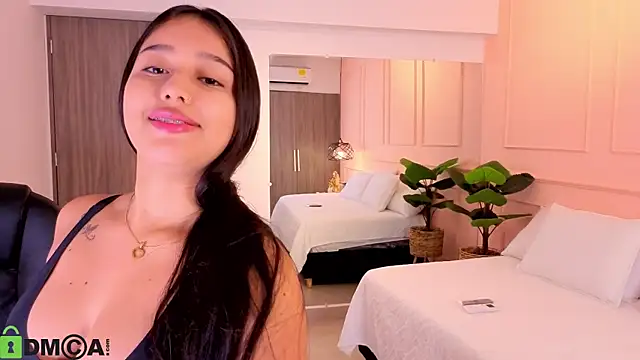 Snapshot of BELLA_GAITAN_ chatting on July 7, 11:47 am BELLA GAITAN online show from July 7, 11:47 am
