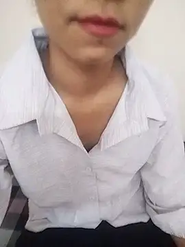 Snapshot of avnit_kaur_ chatting on July 5, 5:03 am avnit kaur online show from July 5, 5:03 am