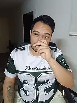 Snapshot of Alejandro_db chatting on July 17, 2:18 am Alejandro db online show from July 17, 2:18 am