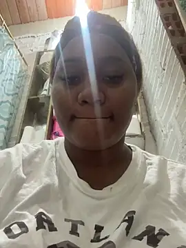 Snapshot of charlotte_johns chatting on July 6, 10:01 pm charlotte johns online show from July 6, 10:01 pm