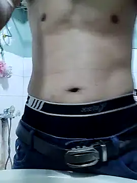 huynhji988 online show from July 8, 11:37 am