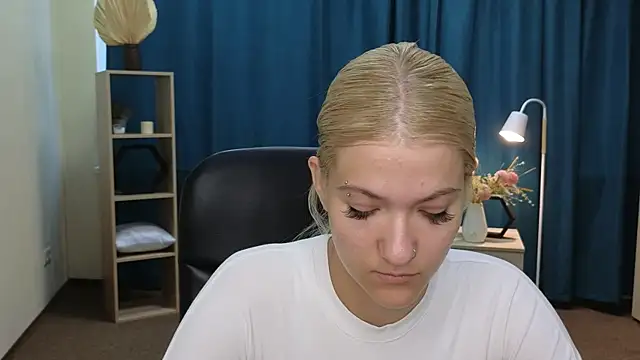 Snapshot of CammyYoula chatting on July 9, 4:16 am CammyYoula online show from July 9, 4:16 am