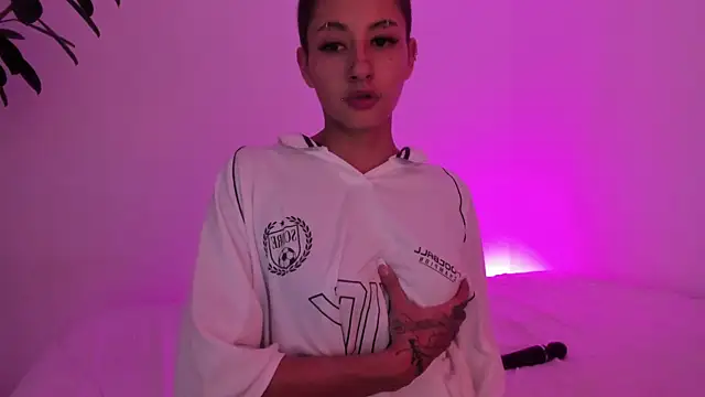 xreeeeviz online show from July 8, 3:44 am