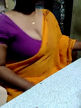 Snapshot of Anu_curvy chatting on July 17, 5:18 pm Anu curvy online show from July 17, 5:18 pm