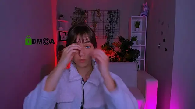 Snapshot of elodie_crystal chatting on July 23, 9:18 am elodie crystal online show from July 23, 9:18 am