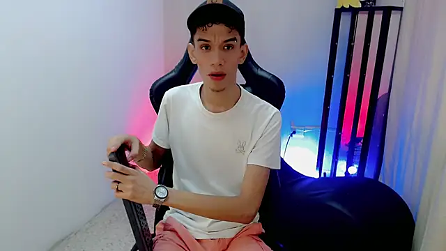 Snapshot of YorYo_hot chatting on July 10, 1:25 pm YorYo hot online show from July 10, 1:25 pm