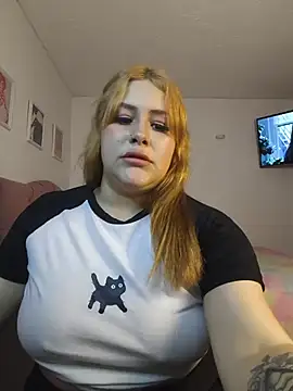 Snapshot of Kit_Cat chatting on July 15, 3:01 am Kit Cat online show from July 15, 3:01 am