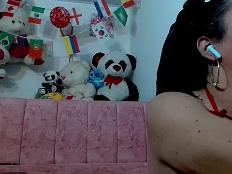 Snapshot of caticatrina_ chatting on July 12, 2:13 am caticatrina online show from July 12, 2:13 am
