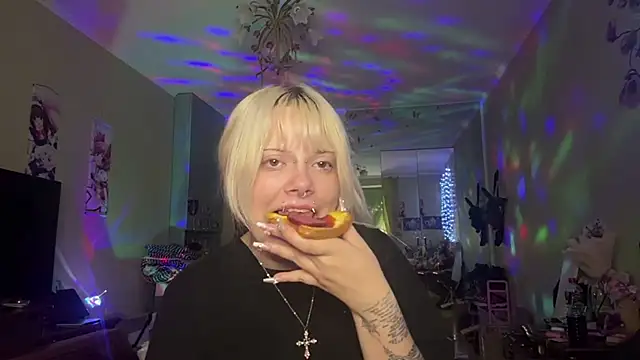 Snapshot of SusannAlai chatting on July 12, 7:27 pm SusannAlai online show from July 12, 7:27 pm
