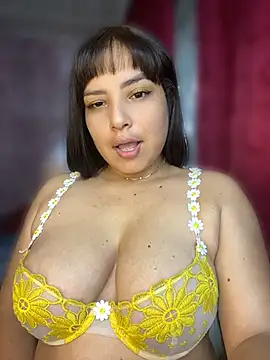 Snapshot of Mia_Bigtits chatting on July 17, 9:19 pm Mia Bigtits online show from July 17, 9:19 pm