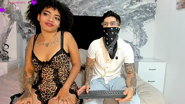 Snapshot of ErickAndSasha chatting on July 12, 5:04 pm ErickAndSasha online show from July 12, 5:04 pm