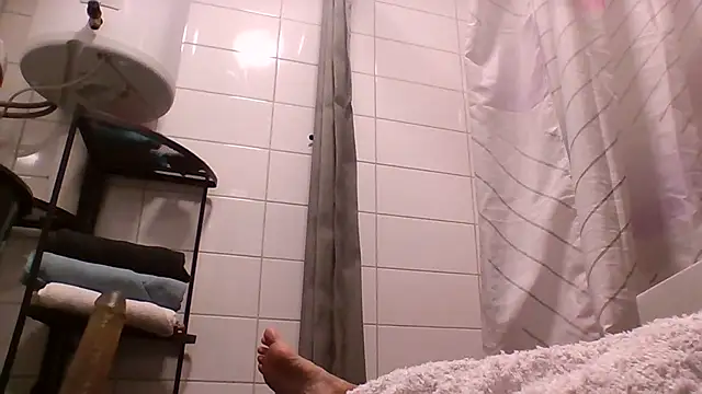 Snapshot of FreakyMaggie chatting on July 27, 12:56 pm FreakyMaggie online show from July 27, 12:56 pm