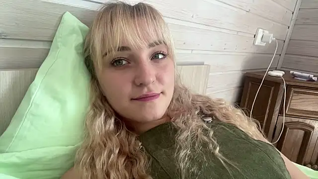 Snapshot of LilEvi chatting on July 16, 6:41 am LilEvi online show from July 16, 6:41 am