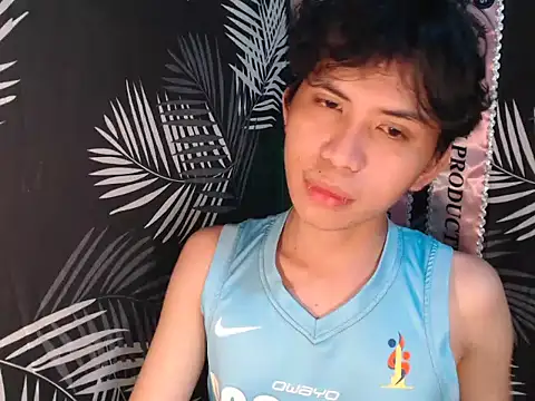 Snapshot of UrasianFemboy chatting on July 17, 3:02 am UrasianFemboy online show from July 17, 3:02 am