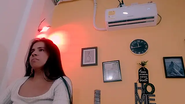 Snapshot of miajuice18 chatting on July 19, 1:20 am miajuice18 online show from July 19, 1:20 am
