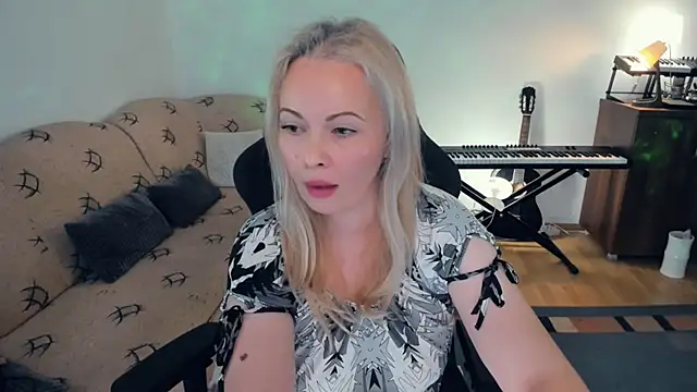 WhitneyLynn online show from December 7, 2:13 pm