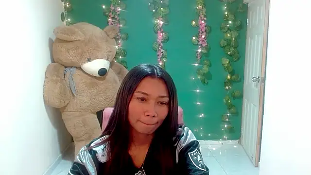 Snapshot of miaisabella6995 chatting on July 15, 2:33 pm miaisabella6995 online show from July 15, 2:33 pm