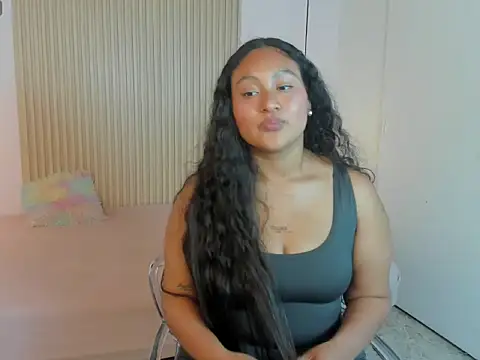 Snapshot of SerenaFordd chatting on July 14, 8:47 pm SerenaFordd online show from July 14, 8:47 pm