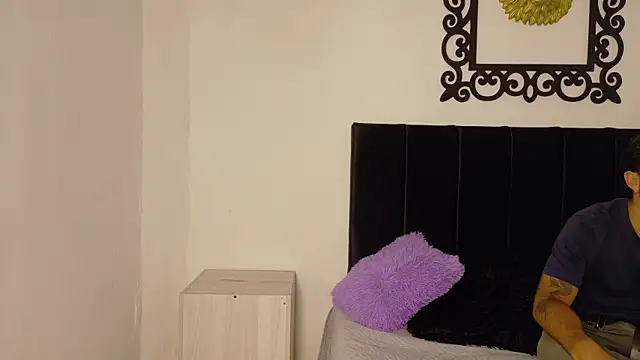 Snapshot of Santhiago_Jonnes chatting on July 15, 10:15 pm Santhiago Jonnes online show from July 15, 10:15 pm