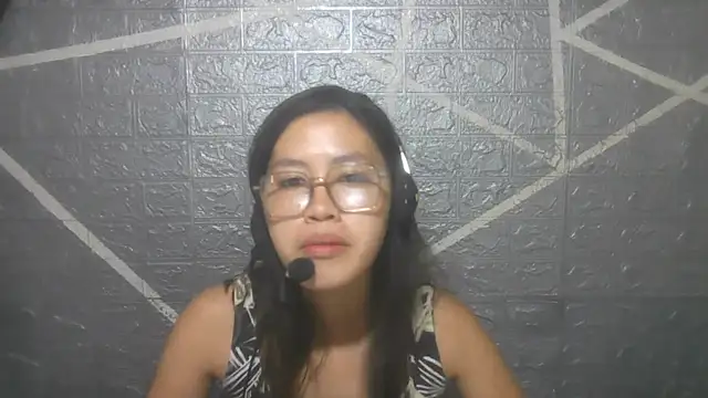 Snapshot of RaquelLeibfried chatting on July 17, 1:23 am RaquelLeibfried online show from July 17, 1:23 am