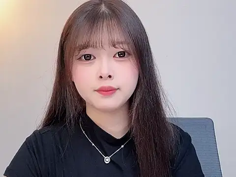 Snapshot of Winnie005 chatting on July 17, 2:51 am Winnie005 online show from July 17, 2:51 am