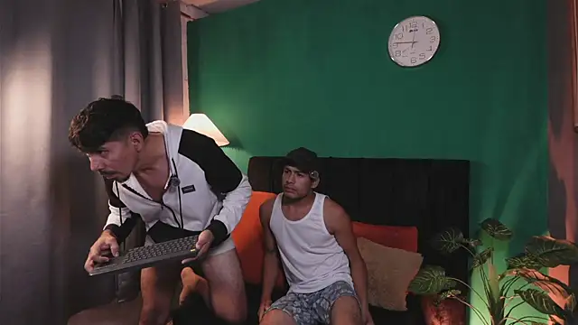 Snapshot of The-Boys2 chatting on July 18, 1:32 am The-Boys2 online show from July 18, 1:32 am