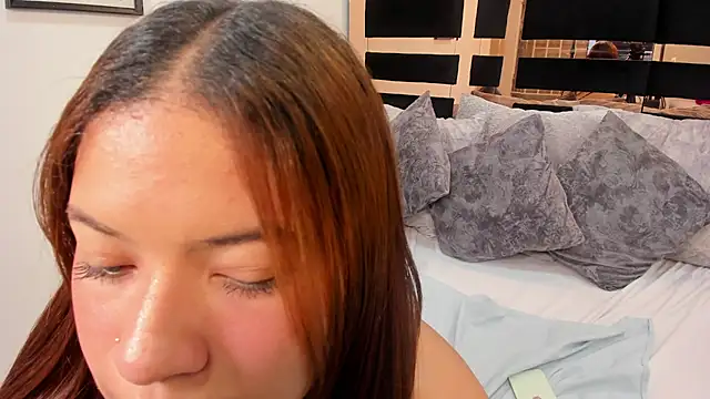 Snapshot of emma_cherryy chatting on July 21, 6:10 pm emma cherryy online show from July 21, 6:10 pm