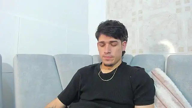 Snapshot of leandro_coper chatting on July 17, 10:47 pm leandro coper online show from July 17, 10:47 pm