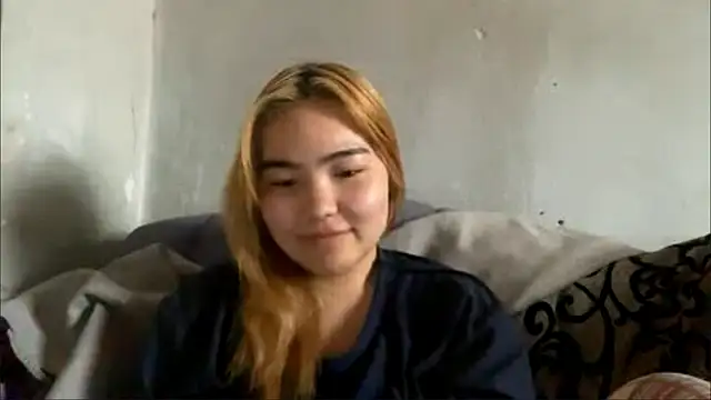 Snapshot of MollyTaken chatting on July 23, 10:02 am MollyTaken online show from July 23, 10:02 am