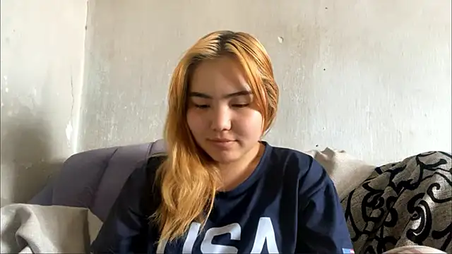 Snapshot of MollyTaken chatting on July 24, 9:18 am MollyTaken online show from July 24, 9:18 am