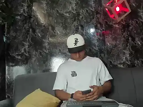 Snapshot of iron_king7 chatting on July 22, 12:52 pm iron king7 online show from July 22, 12:52 pm