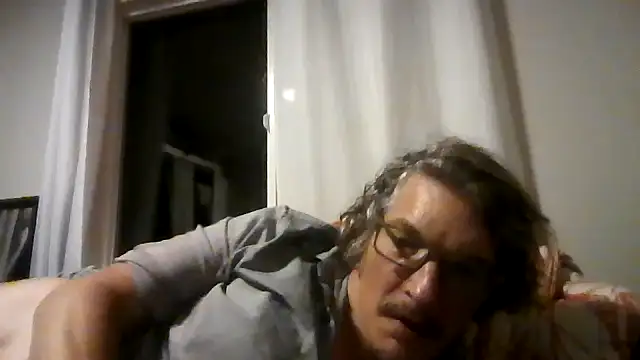 Snapshot of riffraff69 chatting on August 1, 9:19 am riffraff69 online show from August 1, 9:19 am