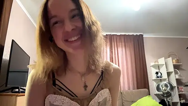 Snapshot of rynique chatting on August 1, 10:58 am rynique online show from August 1, 10:58 am