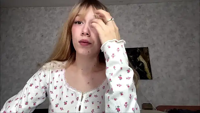 Snapshot of AriaFlyFerrari chatting on July 22, 7:00 am AriaFlyFerrari online show from July 22, 7:00 am