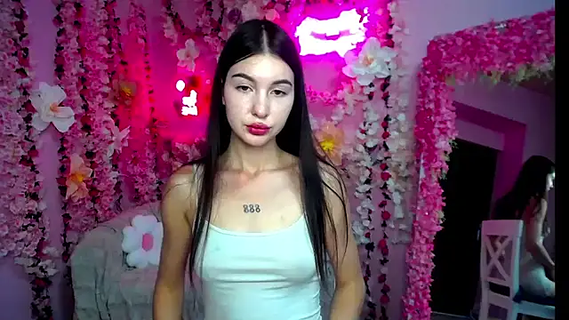 Lolli Bennet online show from July 26, 12:12 pm