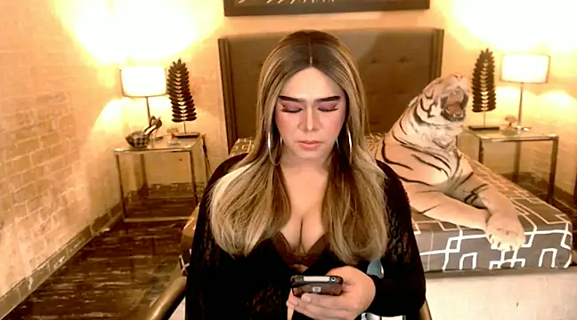 BigCumHuntersxx online show from January 23, 6:35 pm