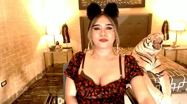 BigCumHuntersxx online show from February 5, 11:02 am