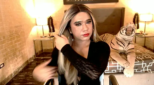 BigCumHuntersxx online show from February 12, 1:52 am