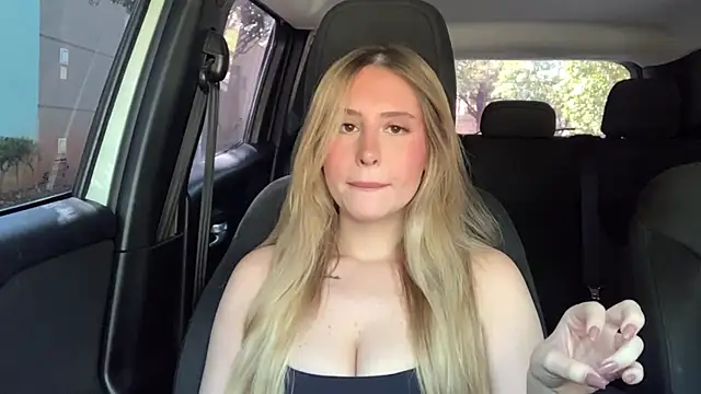 GarnetMonz online show from July 27, 2:57 pm